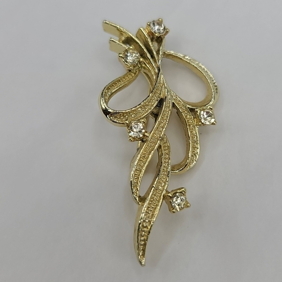 Vintage Gold Tone & Crystal ribbon brooch - Picture 1 of 2